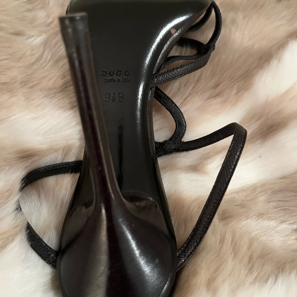 Stunning and ultra sexy Gucci black stiletto snakeskin sandals. - Picture 2 of 5